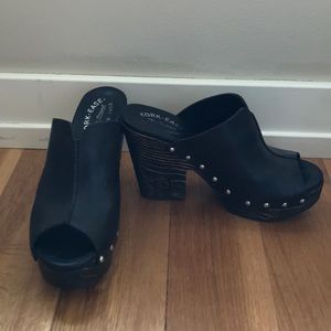 Kork-Ease platform peep toe’s